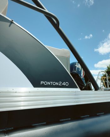 Edited in Tezza with: Fresh, Exposición, Contraste, Temperatura, Grano, VIÑETA, & TONO DIVIDIDO